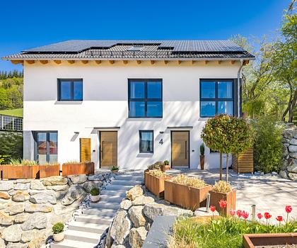 Stilvolles Familiendomizil mit Einliegerwohnung und spektakulärem Alpenblick
