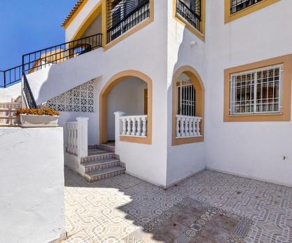 Erdgeschosswohnung mit Terrasse, Innenhof und Gemeinschaftspool