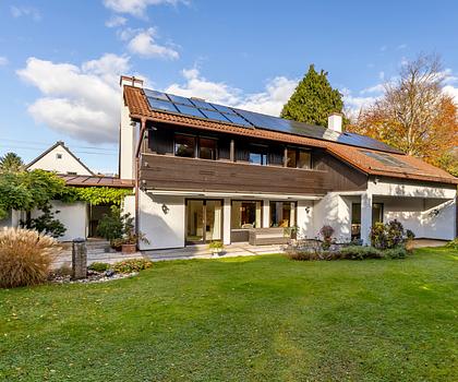 Gepflegtes Einfamilienhaus mit Einliegerwohnung, PV und Solarthermie in Bestlage