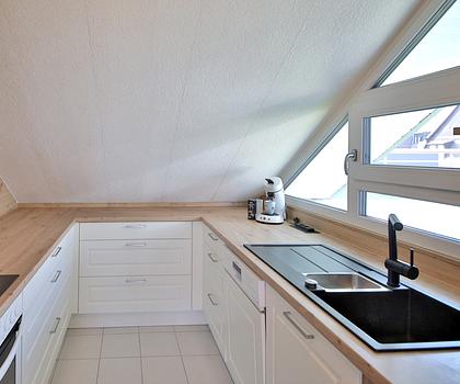 PROVISIONSFREI und bezugsbereit! 3,5- Zimmer DG Wohnung mit sonniger Dachterrasse und Stellplatz!