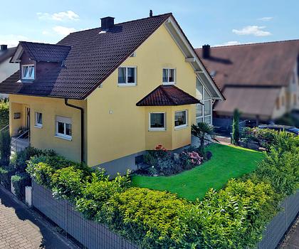 Einziehen und wohlfühlen! Gepflegtes Familiendomizil mit Terrasse, Garten und viel Wohnraum