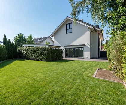 Moderne Haushälfte mit 6 Zimmern und stylischem Flair