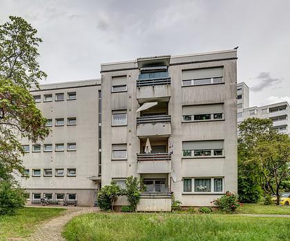Renovierungsbedürftiges Achtfamilienhaus in ruhiger Wohnlage