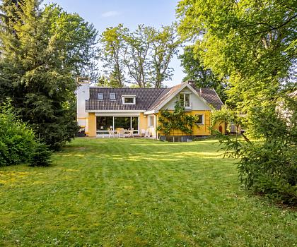 Naturnahe Spitzenlage: Grundstück mit 1.150 m² und großzügigem Garten