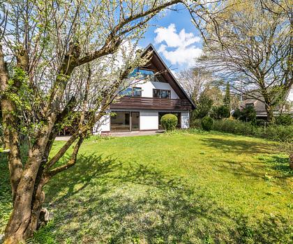 Einfamilienhaus mit großem, sonnigem Garten und viel Potenzial zur Neugestaltung