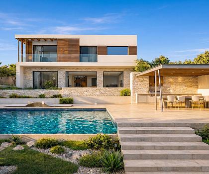 Villa mit Pool, 4 Schlafzimmern und Meerblick - komplett eingerichtet und ausgestattet.
