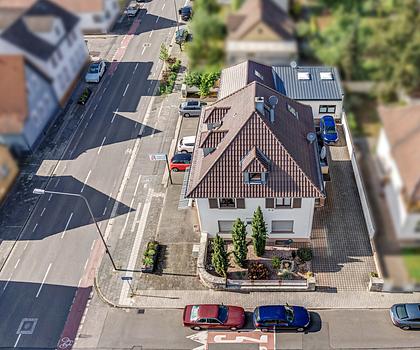 Attraktive Gewerbeimmobilie mit Entwicklungspotenzial in guter Geschäftslage