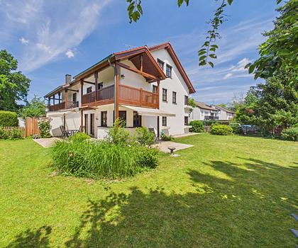 Viel Platz für die ganze Familie 
– großzügige Doppelhaushälfte mit traumhaftem Garten