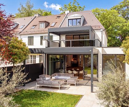 Top-Villenlage Herzogpark: Stylisches Design-Domizil mit Sauna, Whirlpool und Highend-Haustechnik